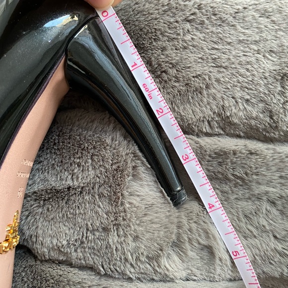 Prada curved heel patent leather court pumps 39 pointed toe - Picture 7 of 9